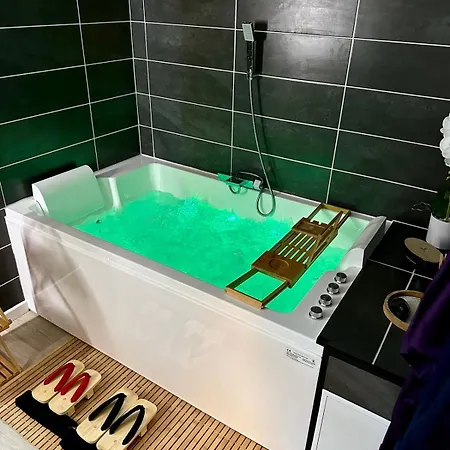 Sakura - Jacuzzi And Cinema Saint-Quentin (Aisne)