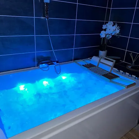 Sakura - Jacuzzi And Cinema * Saint-Quentin (Aisne)